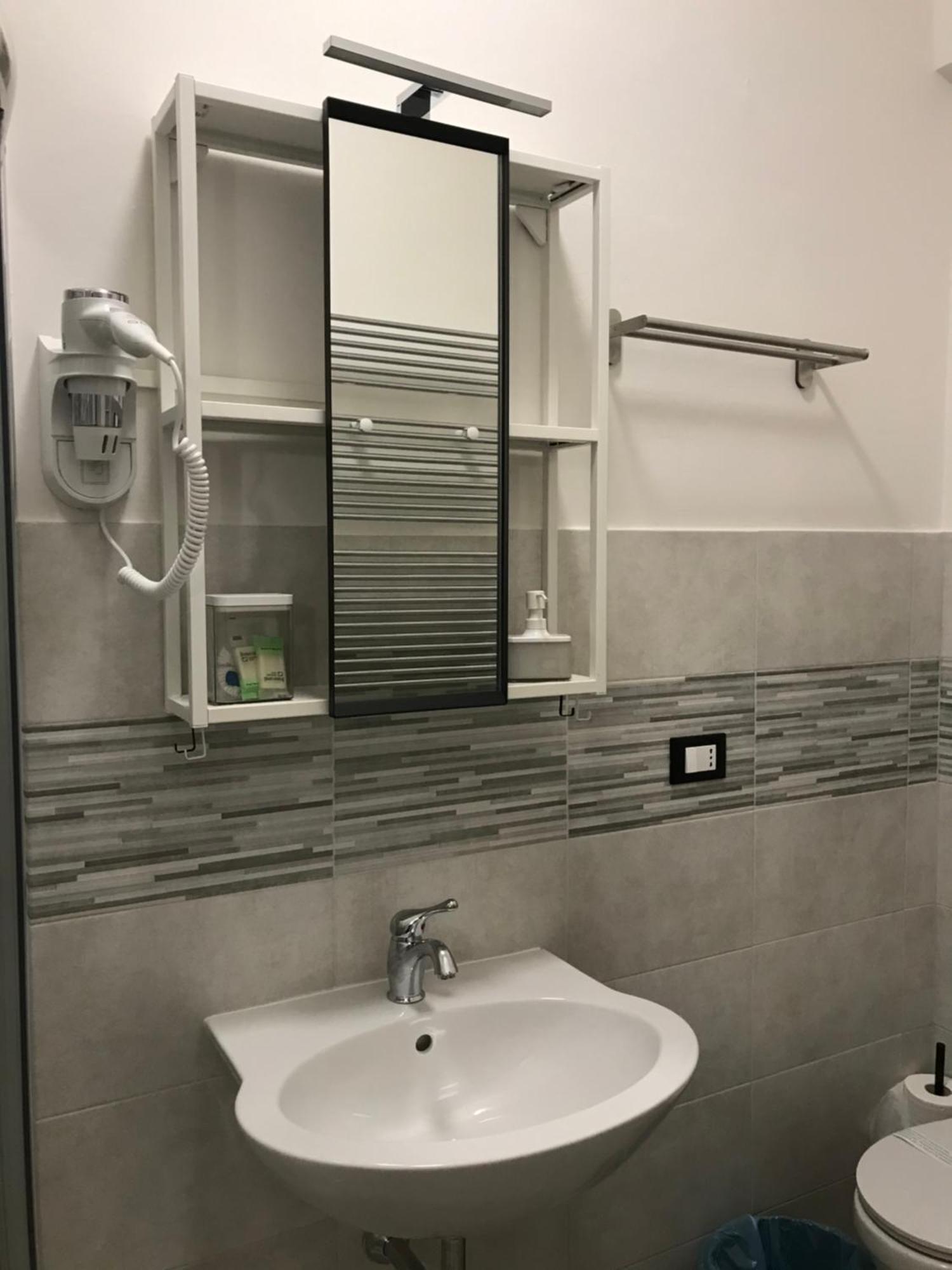 מלון Attico Livorno Bed & Relax חדר תמונה
